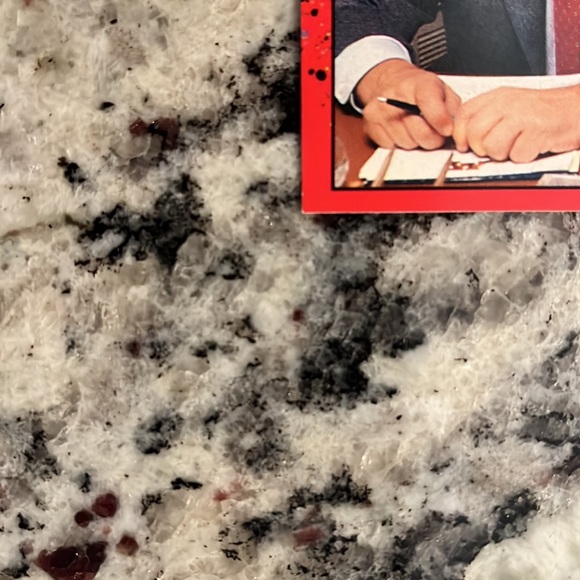 1990 Donruss #716 Bart Giamatti with Errors where black lines go into name. - Picture 7 of 7